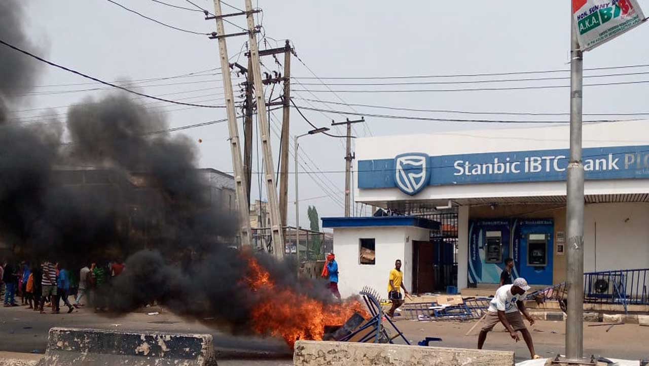 riots erupt in major nigerian cities due to naira scarcity
